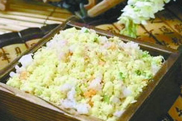 混養魚塘用什么餌料 魚塘里的浮萍怎么去除