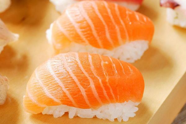 三文魚壽司怎么吃 三文魚生魚片怎么吃