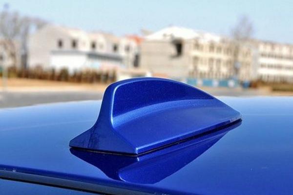 汽車上的鯊魚鰭有什么用 車頂?shù)孽忯~鰭怎么安裝