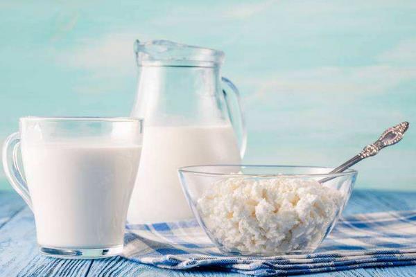 山羊奶和牛奶哪個好 綿羊奶粉好還是山羊奶粉好