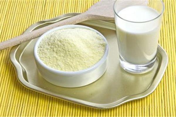 山羊奶和牛奶哪個好 綿羊奶粉好還是山羊奶粉好