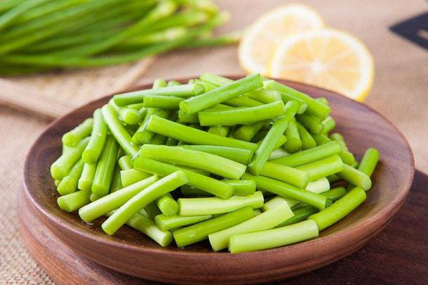 夢(mèng)見(jiàn)蒜苔是什么意思 女人夢(mèng)見(jiàn)蒜苔有什么預(yù)兆(是胎夢(mèng)嗎)