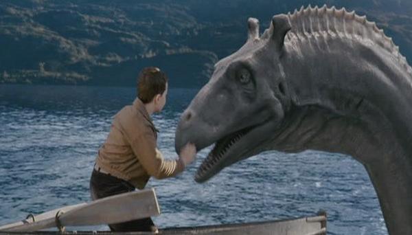 夢見水怪是什么意思 夢到水怪從水里出現(xiàn)攻擊自己有什么預(yù)兆