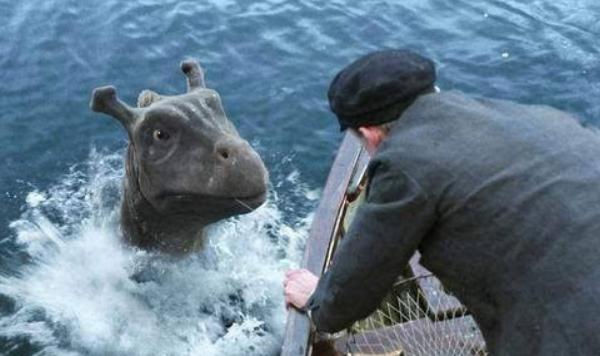 夢見水怪是什么意思 夢到水怪從水里出現(xiàn)攻擊自己有什么預(yù)兆