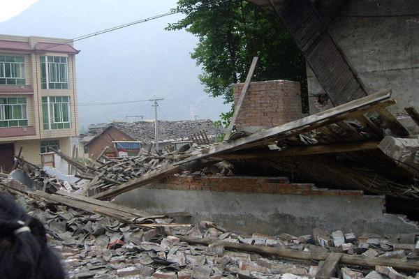 夢見房子倒塌是什么意思 夢到自己家的房子塌了有什么預(yù)兆