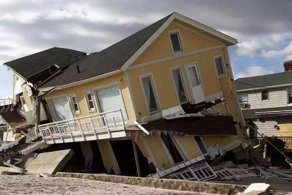 夢見房子倒塌是什么意思 夢到自己家的房子塌了有什么預(yù)兆