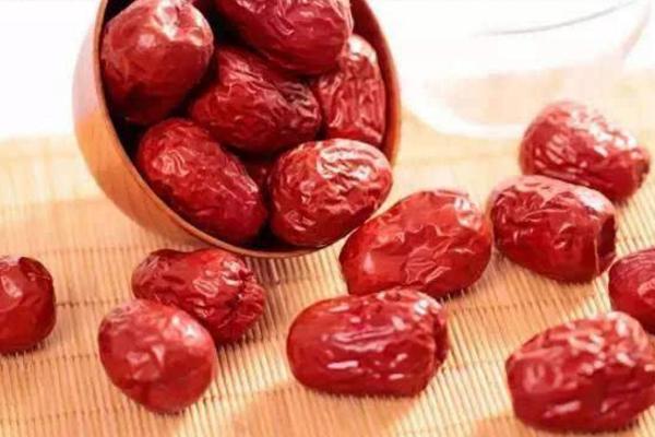 夢見大棗是什么意思 女人夢到一大堆紅棗有什么預(yù)兆