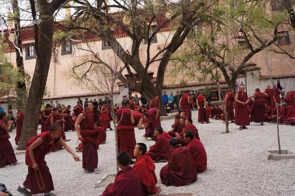 夢見和尚是什么意思 女人夢到和尚和自己說話有什么預兆