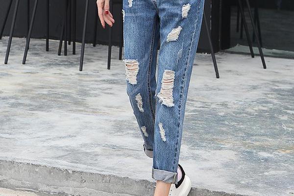 夢見褲子破了個洞是什么意思 女人夢到穿新褲子有什么預兆