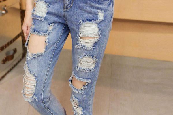 夢見褲子破了個洞是什么意思 女人夢到穿新褲子有什么預兆