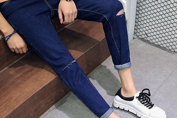 夢見褲子破了個洞是什么意思 女人夢到穿新褲子有什么預兆