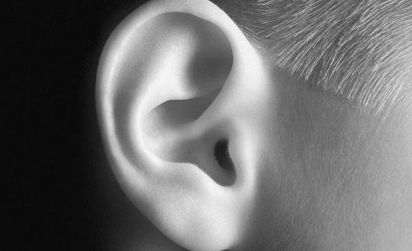 夢(mèng)見(jiàn)耳朵是什么意思 女人夢(mèng)到耳朵流血有什么預(yù)兆