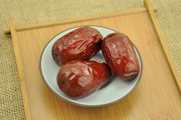 夢(mèng)見紅棗是什么意思 女人夢(mèng)到自己吃紅棗有什么預(yù)兆