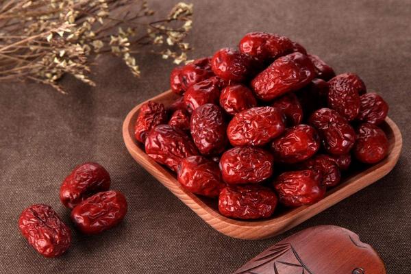 夢(mèng)見紅棗是什么意思 女人夢(mèng)到自己吃紅棗有什么預(yù)兆