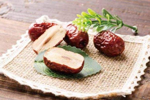 夢(mèng)見紅棗是什么意思 女人夢(mèng)到自己吃紅棗有什么預(yù)兆