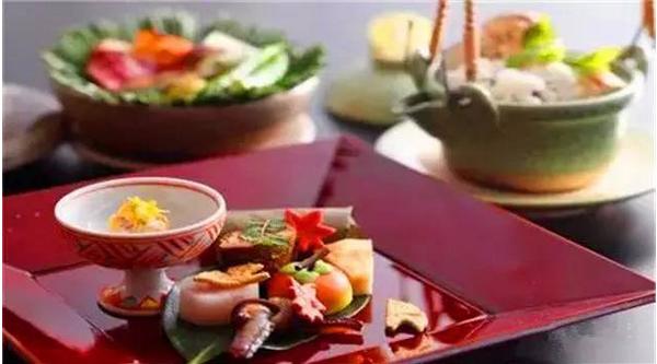 夢(mèng)見吃飯是什么意思 女人夢(mèng)到很多人在一起吃飯有什么預(yù)兆