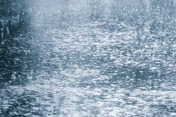 夢見下雨是什么意思 女人夢到下雨打雷閃電有什么預兆