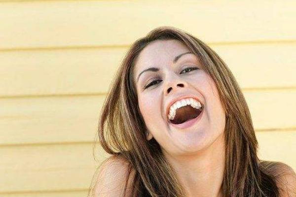 夢見哈哈大笑是什么意思 夢到大聲的笑有什么預兆