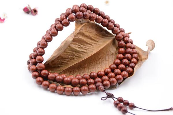 夢(mèng)見(jiàn)佛珠是什么意思 夢(mèng)到別人送佛珠給自己有什么預(yù)兆