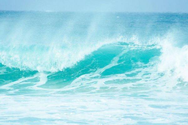 夢見海浪是什么意思 女人夢到海浪撲面而來有什么預(yù)兆