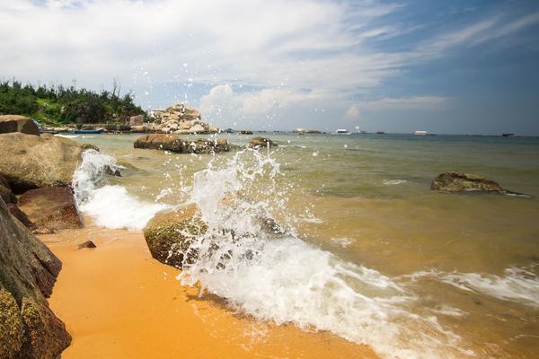 夢見海浪是什么意思 女人夢到海浪撲面而來有什么預(yù)兆