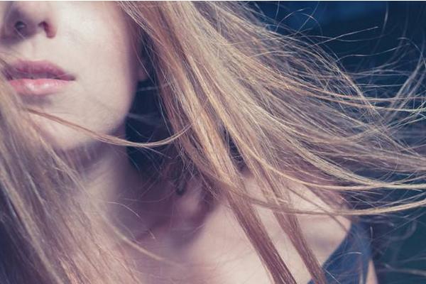 夢見頭發是什么意思 夢到自己的頭發很長有什么預兆
