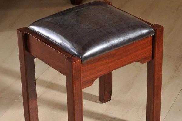 夢(mèng)見(jiàn)凳子是什么意思 女兒夢(mèng)到小板凳有什么預(yù)兆