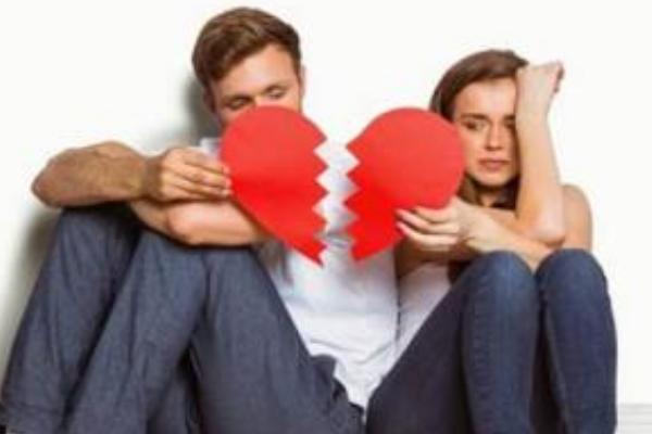 夢見婚姻有第三者是什么意思 夢到自己的婚姻出問題破裂了有什么預兆