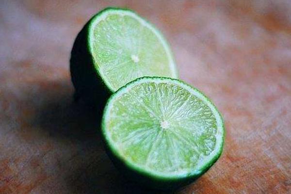 青檸檬可以泡蜂蜜嗎 青檸蜂蜜水有什么好處