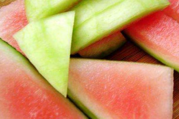 西瓜皮敷臉的功效與作用及禁忌  西瓜皮敷臉需要清洗嗎