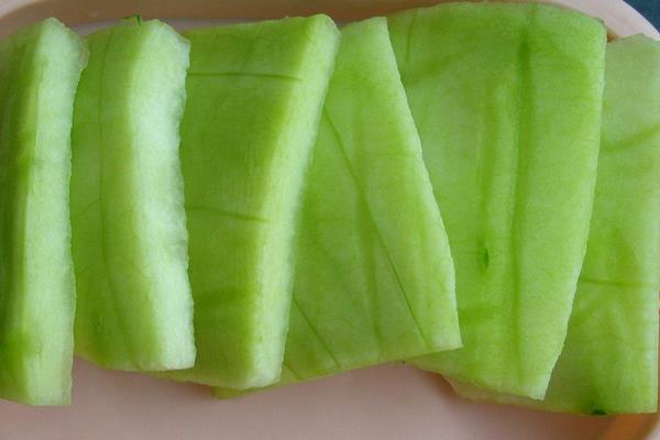 西瓜皮敷臉的功效與作用及禁忌 西瓜皮敷臉需要清洗嗎