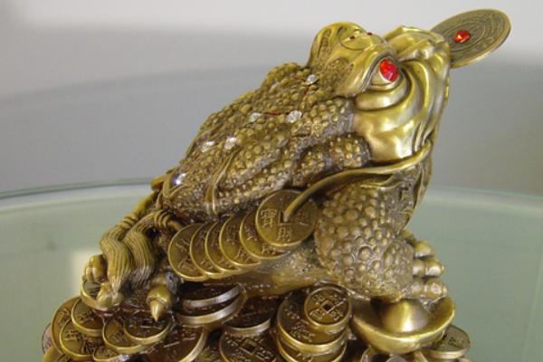 三腳蟾蜍的寓意 三腳蟾蜍和貔貅哪個好