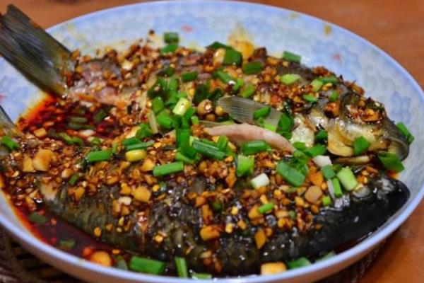 涼拌鯽魚怎么做好吃又簡單 涼拌鯽魚家常做法大全