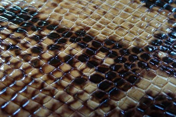 蟒蛇皮包的鱗片會掉嗎 蟒蛇皮怎么保養