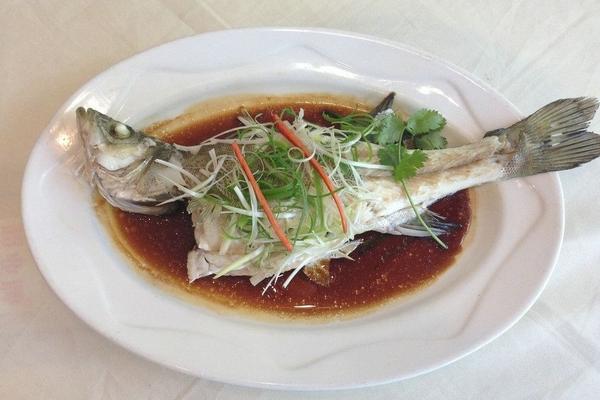 海鱸魚怎么做好吃又簡單 海鱸魚和淡水鱸魚哪個好