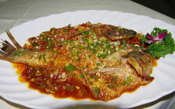 花鰱和胖頭魚的區(qū)別是什么 花鰱魚的食用價(jià)值