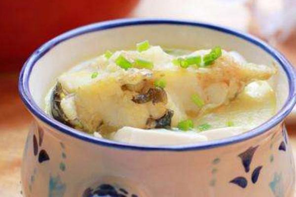 鯰魚湯功效與作用 鯰魚湯下奶嗎 鯰魚湯家常做法大全