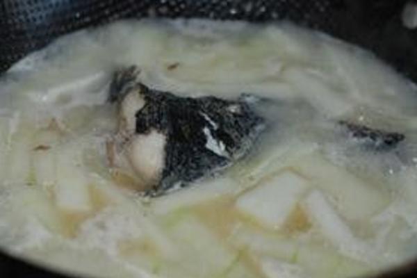 黑魚下奶嗎 黑魚什么人不能吃