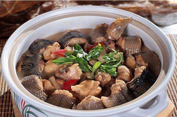 草花蛇市場(chǎng)價(jià)格多少錢一斤 為什么正午不打草花蛇