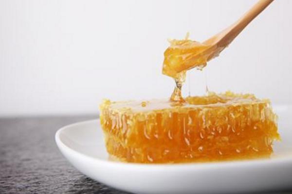 蜂巢蜜嚼不爛是真的嗎 蜂巢蜜真假辨別方法