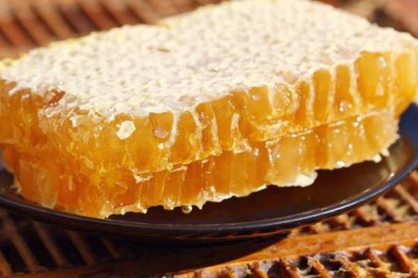 蜂巢蜜嚼不爛是真的嗎 蜂巢蜜真假辨別方法