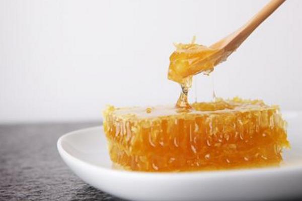 蜂巢和蜂蜜的區別是什么 蜂巢蜜和蜂蜜哪個好