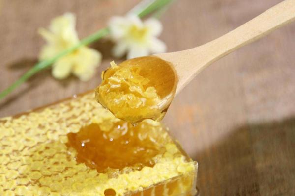 蜂巢和蜂蜜的區別是什么 蜂巢蜜和蜂蜜哪個好