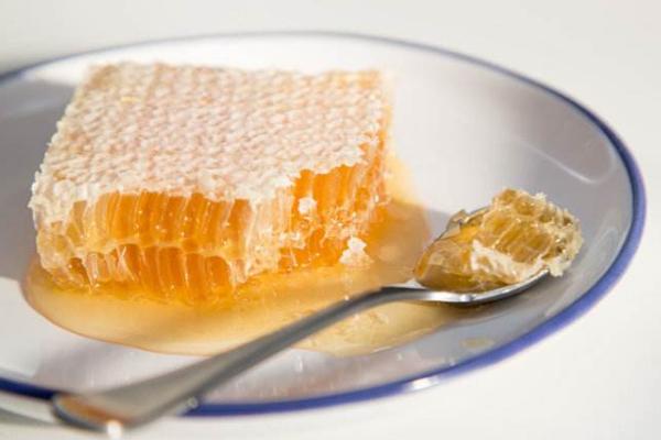 蜂巢和蜂蜜的區別是什么 蜂巢蜜和蜂蜜哪個好