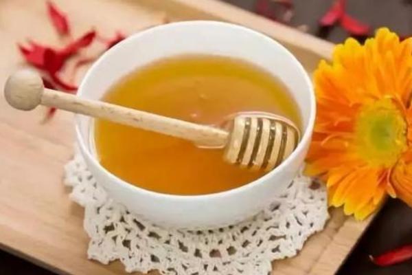 真蜂蜜和假蜂蜜的區別是什么 怎樣鑒別蜂蜜的真假