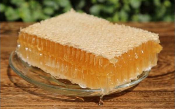 蜂巢蜜的作用與功效及禁忌 蜂巢蜜怎么吃