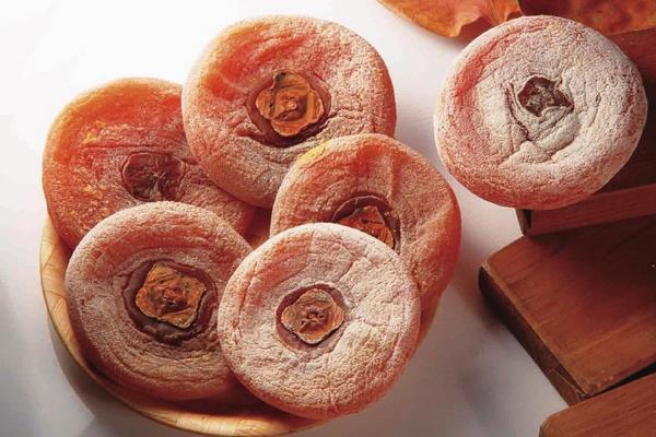 柿餅和吊餅的區別是什么 柿餅的作用有哪些