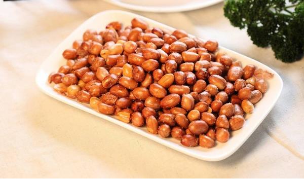 油炸花生米怎么做好吃又簡單 吃油炸花生米的好處-