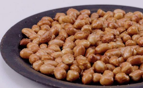 怎樣炸花生米又酥又脆 炸花生米的竅門