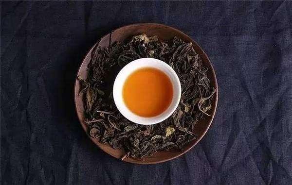 黑茶和紅茶的區(qū)別是什么 黑茶茶磚怎么弄開